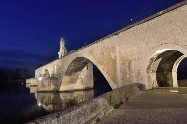Gece üzerinde köprü, Saint Benezet, Avignon, Fransa