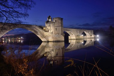 Gece üzerinde köprü, Saint Benezet, Avignon, Fransa