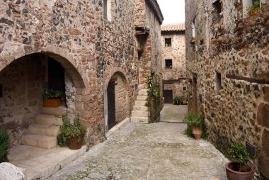Santa Pau ortaçağ köyü, Garrotxa, Girona p sokaklarda