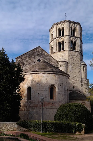 Романский монастырь Сан-Пере-де-Галлиган в Жироне, Катало — стоковое фото