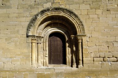 Romanesk kapı San Salvador kilisesinin, Tirgo, La Rioja