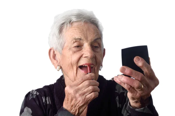 Stara kobieta obraz jej usta na białym tle — Zdjęcie stockowe