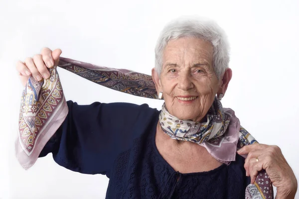 Retrato de uma mulher idosa no fundo branco — Fotografia de Stock