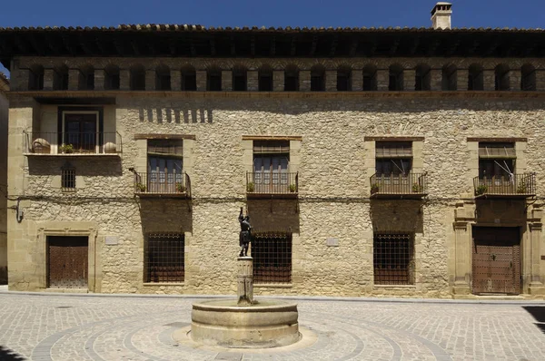 Town hall square z Rubielos de Mora, w prowincji Teruel, Argon, — Zdjęcie stockowe