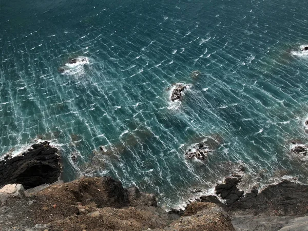 De wind tramuntana verlaten van haar merk op het zeewater, Colera, — Stockfoto