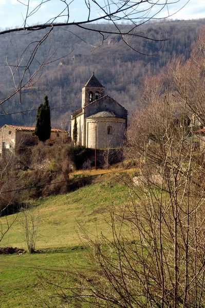 Romanische Kirche sant feliu, rocabruna, zeug, girona provin — Stockfoto