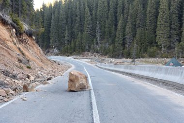 yol kayalar düşüyor