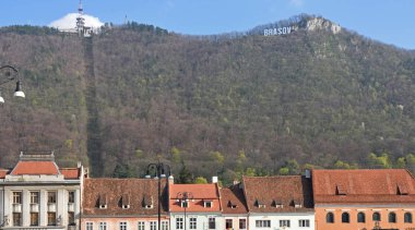 Binalar ve şarkı ana Meydanı Brasov, Romanya