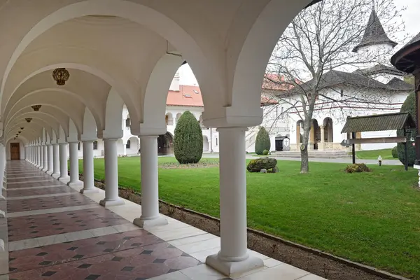 Arched in Sambata de Sus monastery in Transylvania, Romania — Stock Photo, Image