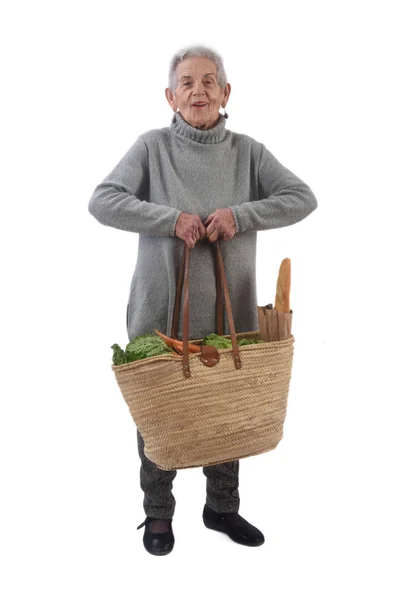 Alte Frau mit einem Korb, der viel wiegt — Stockfoto