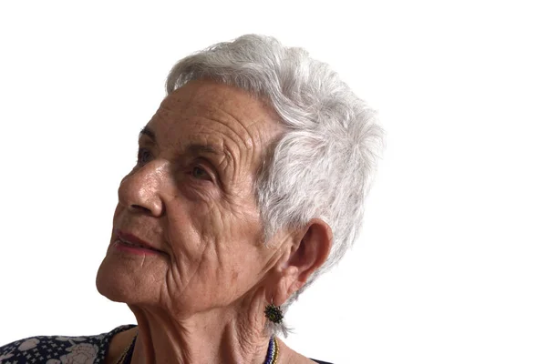 Portré egy idős nőről fehér ruhában — Stock Fotó