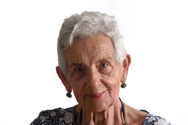 Retrato de uma mulher idosa em branco — Fotografia de Stock