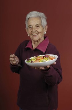 Salata ile üst düzey kadın