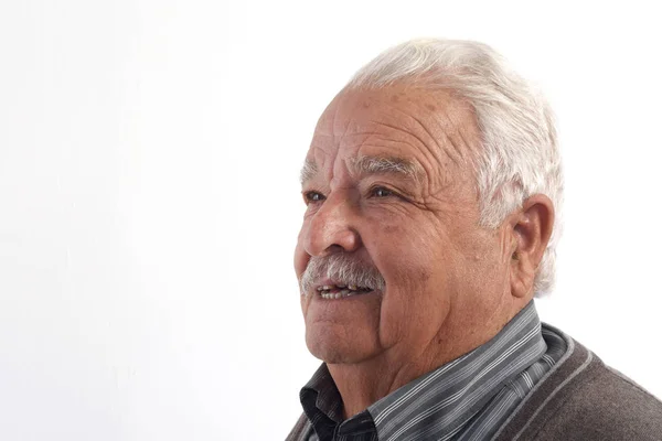 Retrato de um homem sênior em branco — Fotografia de Stock