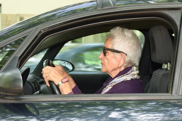 Senior woman driving a car — Stock Photo, Image
