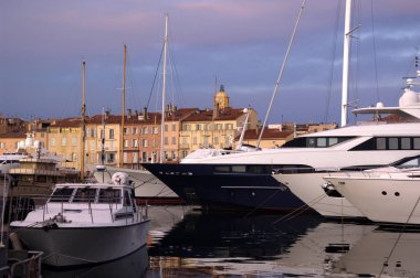 Saint Tropez, Fransız Rivierası gün batımında
