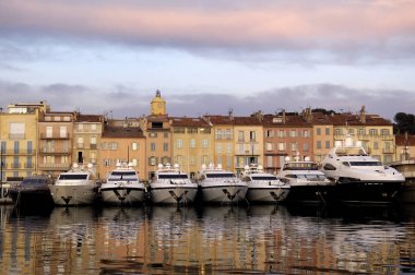 Saint Tropez, Fransız Rivierası gün batımında
