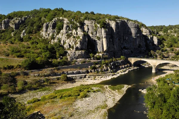 Річка Ардехе в Балазуці (Франція). — стокове фото