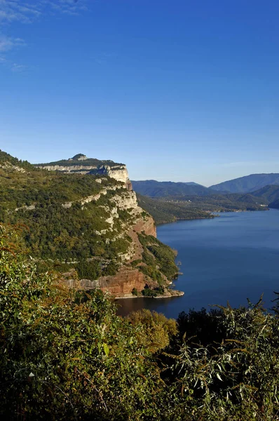 Presa de Sau, Cingles de Tavertet, Osona, provincia de Barcelona, Cataluña, España — Foto de Stock