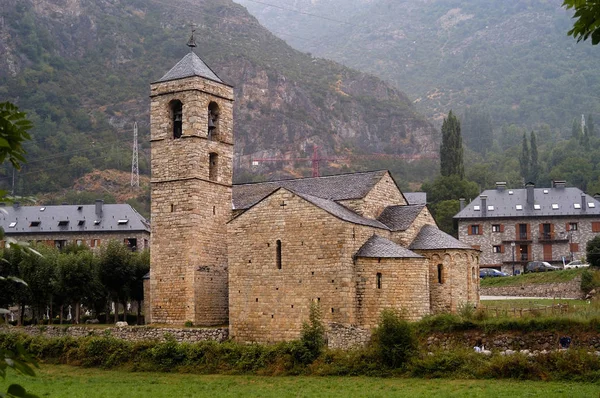 산 Feliu Barruera, 카탈로니아, 스페인의 로마네스크 교회 — 스톡 사진