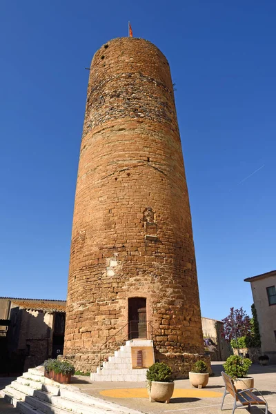 Cruilles village, Baix Emporda, Giroan Péld középkori torony — Stock Fotó