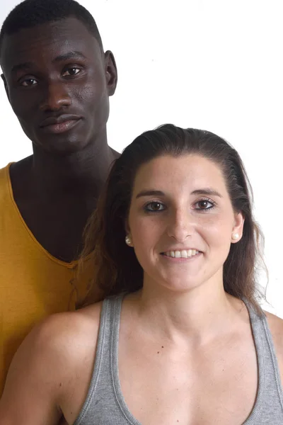 Porträtt av ett blandat par på vit, — Stockfoto