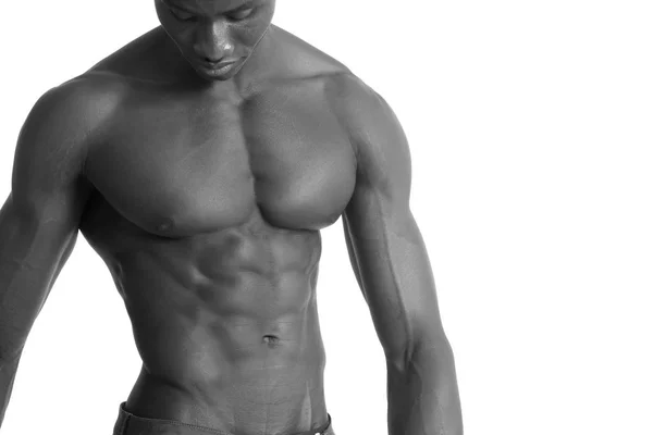 Portrait d'un homme africain musclé sur blanc — Photo