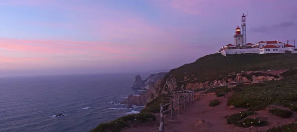 Zonsondergang bij de vuurtoren da Roca, Cascais, Lisba regio, Portugal — Stockfoto