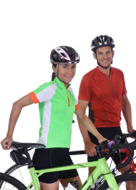 Bisiklet üzerinde beyaz izole çift