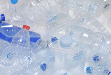 Geri dönüşüm plastik su şişesi