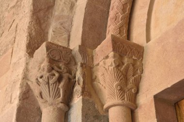 Büyük harf romamesque Sant Joan de les Abadesses Manastırı; RI