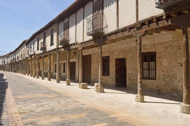 Ampudia, Tierra de Campos, Palenciia il içinde pasajlar ile sokak