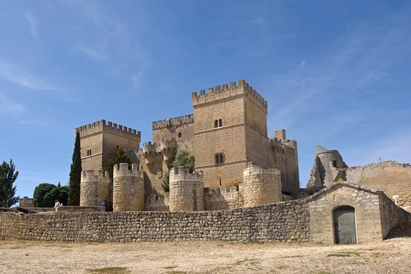 Castle Ampudia, Tierra de Campos régió, a tartomány Palencia, — Stock Fotó