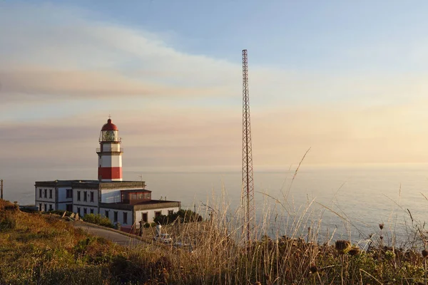 Solnedgång vid fyren vid Cape Sillerio, Pontevedra province, Gali — Stockfoto