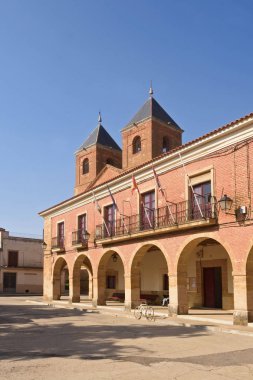 El Salvador kilise ve Belediye Binası Villanueva del Campo, Tierra