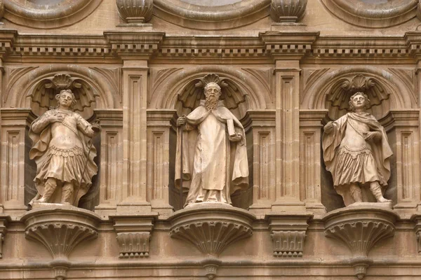 Sculptures on the facade of the cathedral of Santo Domingo de la — Stock Photo, Image