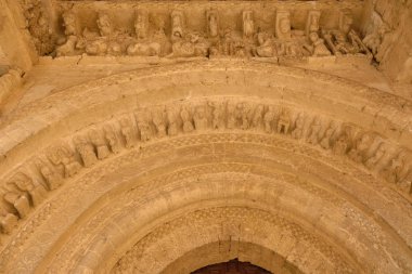 Ayrıntı Portico Romanesk kilise, Santa Maria, Carri