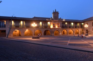 Belediye Binası ve İspanya Meydanı, Santo Domingo de La Calzada, yol 