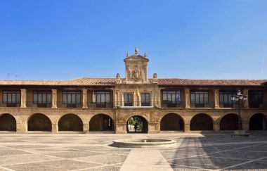 Belediye Binası ve İspanya Meydanı, Santo Domingo de La Calzada, yol 