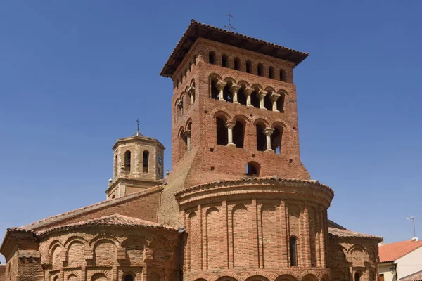 Iglesia de San Tirso en Sahagún, Camino de Santiago, León, España —  Fotos de Stock