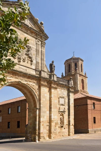 Arco de San Benito en Sahagún, Camino de Santiago, León, España — Foto de Stock