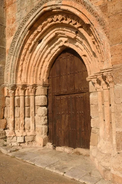 サンタ マリア レアル教会 Sasamon スペインのドア — ストック写真
