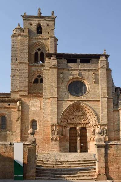 Santa Maria la gerçek kilise, Sasamon, Leon Eyaleti, İspanya — Stok fotoğraf