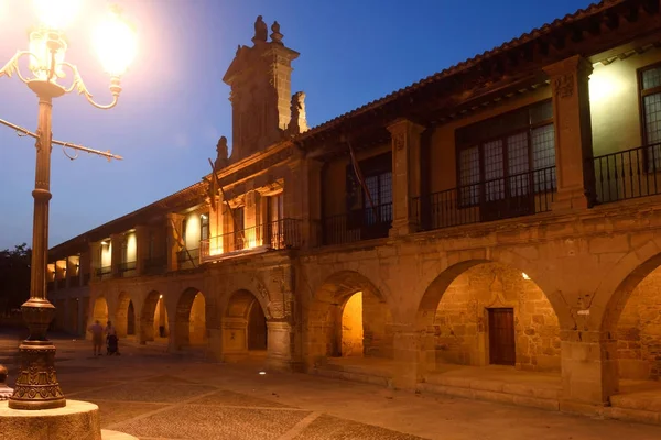 Stadshuset och Spanien Square, Santo Domingo de La Calzada, sätt att — Stockfoto