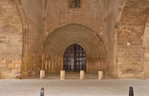 Portico i Santo Domingo de la Calzada-katedralen, ST.Jame – stockfoto