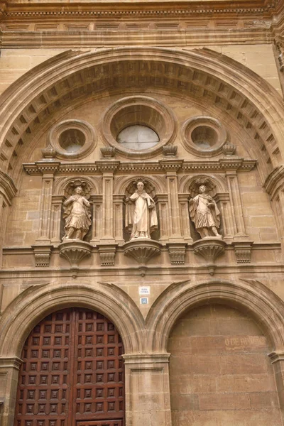 Esculturas en la fachada de la catedral de Santo Domingo de la — Foto de Stock