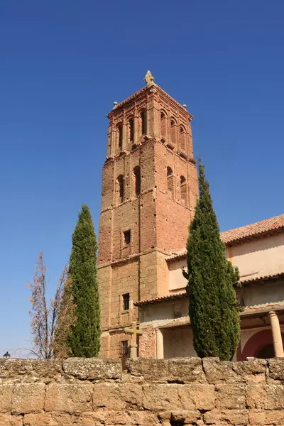 Santo Tomas church in Villanueva del Campo, Tierra de Campos — Stock Photo, Image