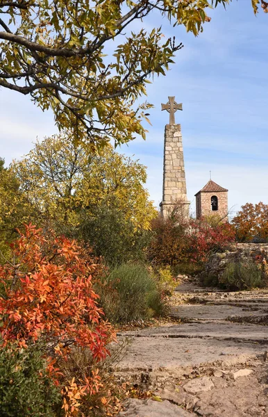 Cruz e igreja de Santa Maria de Siurana, El Priorat, Tarrago — Fotografia de Stock