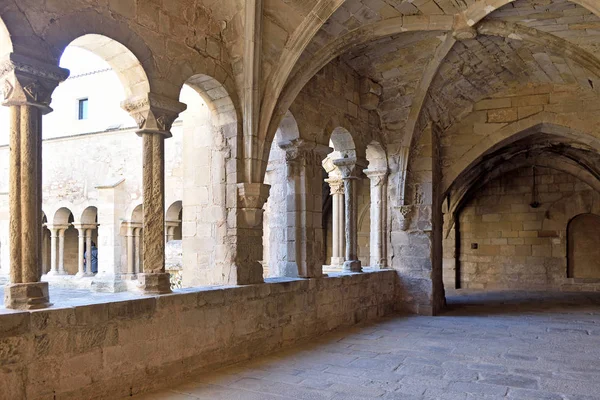 Claustro del monasterio de Vallbona de les Monges, Lleida prov — Foto de Stock