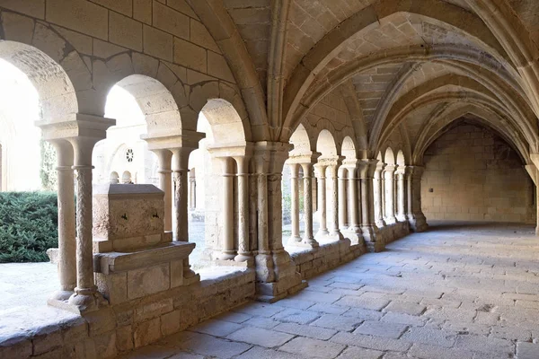 Cloister av kloster av Vallbona de les Monges, Lleida prov — Stockfoto